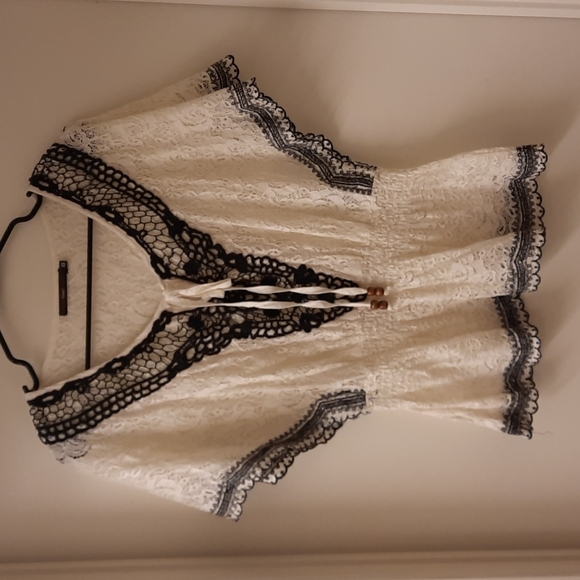 Anthropologie Hazel Lace Bat Wing Blouse - Picture 6 of 13